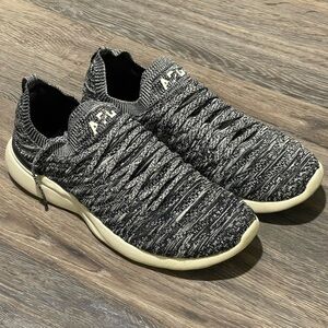 APL | Men’s 10 Techloom Wave Running Sneakers Black